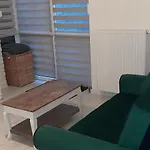 Przystan Parking Ogrodek Blisko Jeziora I Mariny Dla Jachtow Ostroda