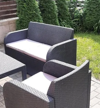 Przystań Parking Ogródek Blisko Jeziora I Mariny Dla Jachtów