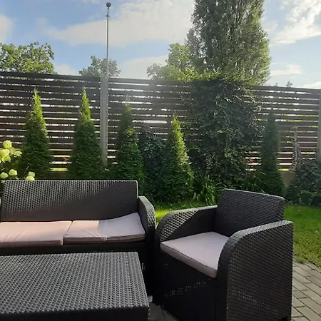 Przystan Parking Ogrodek Blisko Jeziora I Mariny Dla Jachtow Оструда