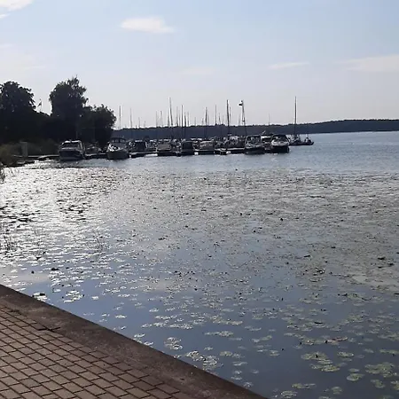 Przystań Parking Ogródek Blisko Jeziora I Mariny Dla Jachtów Ostróda
