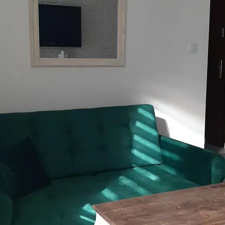 Przystan Parking Ogrodek Blisko Jeziora I Mariny Dla Jachtow