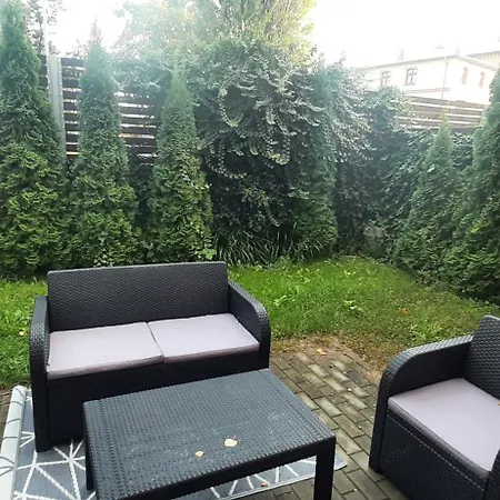Przystań Parking Ogródek Blisko Jeziora I Mariny Dla Jachtów