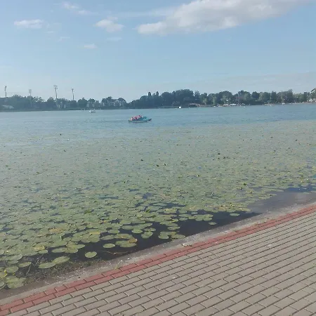Przystań Parking Ogródek Blisko Jeziora I Mariny Dla Jachtów *