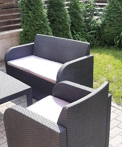 Przystan Parking Ogrodek Blisko Jeziora I Mariny Dla Jachtow