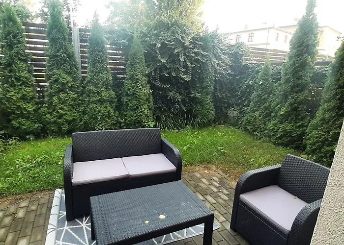 Przystan Parking Ogrodek Blisko Jeziora I Mariny Dla Jachtow