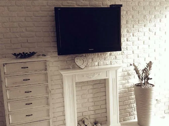 Przystan Parking Ogrodek Blisko Jeziora I Mariny Dla Jachtow *