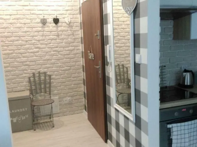 Przystan Parking Ogrodek Blisko Jeziora I Mariny Dla Jachtow Apartment